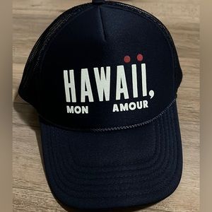 Clare V. Excellent condition! Purchased to support Maui fires. Firm on price!